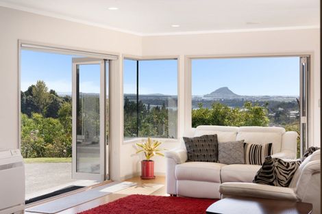 Photo of property in 16r Gunbar Drive, Welcome Bay, Tauranga, 3175