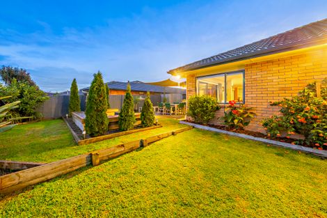 Photo of property in 13 Dunaff Place, Flat Bush, Auckland, 2019