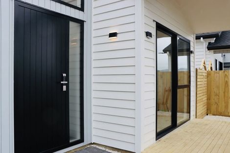 Photo of property in 17 Cronshaw Road, Karaka, 2113