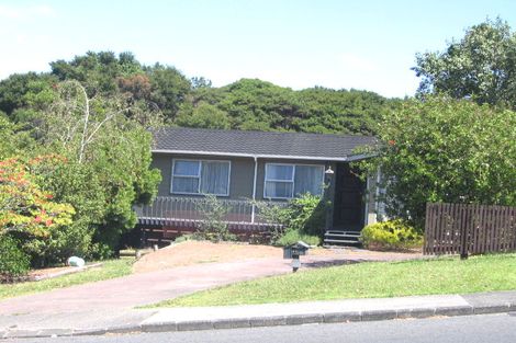Photo of property in 43 Easton Park Parade, Glenfield, Auckland, 0629