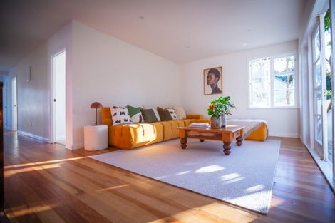 Photo of property in 26b Clinton Avenue, Te Atatu Peninsula, Auckland, 0610