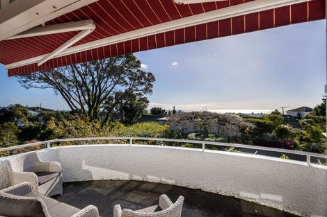 Photo of property in 22 Ridge Lane, New Plymouth, 4310