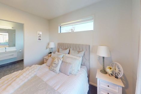 Photo of property in 24 Macdonald Heights, Feilding, 4702