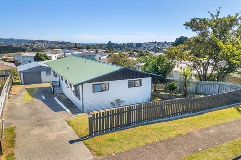 Photo of property in 71 Arahura Crescent, Waitangirua, Porirua, 5024