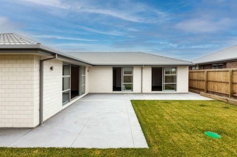 Photo of property in 11 Lussa Close, Broomfield, Christchurch, 8042