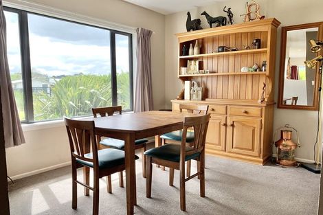 Photo of property in 8 Latham Stubbs Crescent, Waipawa, 4210