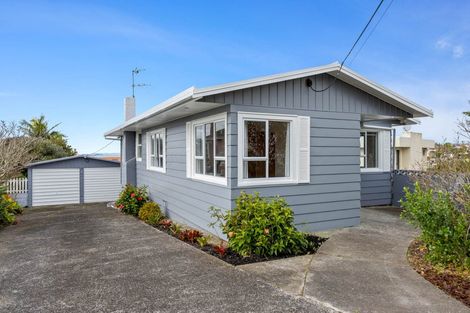 Photo of property in 1/57 Deep Creek Road, Waiake, Auckland, 0630