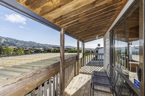 Photo of property in 16 Apple Terrace, Ranui, Porirua, 5024