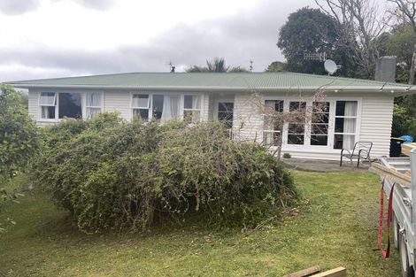 Photo of property in 11 Innes Way, Newlands, Wellington, 6037