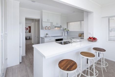 Photo of property in 52a The Parade, Bucklands Beach, Auckland, 2012