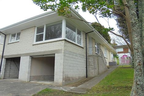 Photo of property in 1/24 Sovereign Place, Glenfield, Auckland, 0629