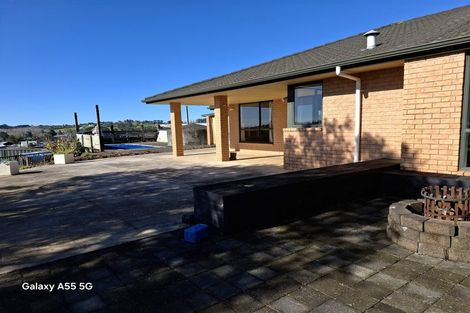Photo of property in 469 Waitakere Road, Taupaki, Henderson, 0782