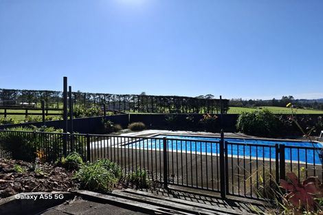 Photo of property in 469 Waitakere Road, Taupaki, Henderson, 0782