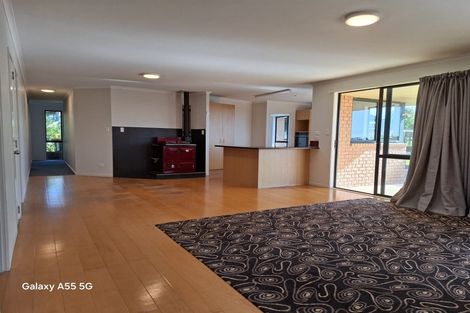 Photo of property in 469 Waitakere Road, Taupaki, Henderson, 0782