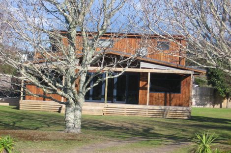 Photo of property in 210 Linton Crescent, Whangamata, 3620