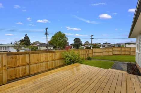 Photo of property in 3 Daphne Street, Kelston, Auckland, 0602
