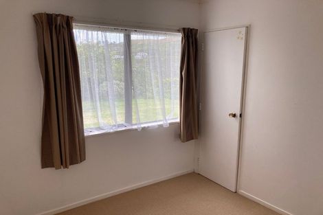 Photo of property in 26 Fernhaven Grove, Newlands, Wellington, 6037