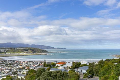 Photo of property in 15f2 Sutherland Crescent, Melrose, Wellington, 6023