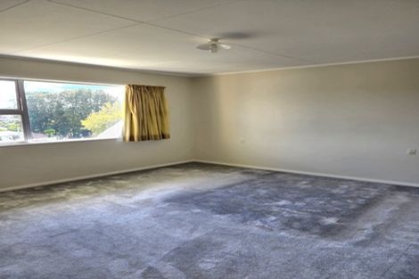 Photo of property in 2/35 Paramu Avenue, Birkdale, Auckland, 0626