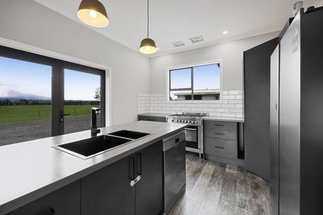 Photo of property in 328 Austin Road, Normanby, Hawera, 4675