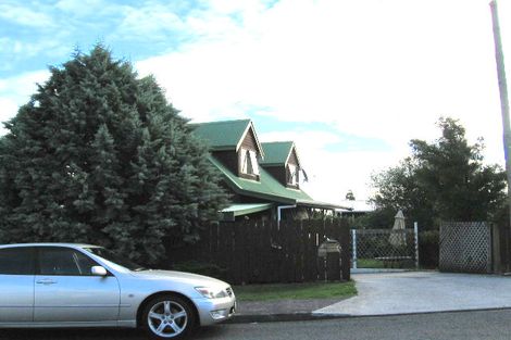 Photo of property in 24 Karamu Street, Te Atatu Peninsula, Auckland, 0610