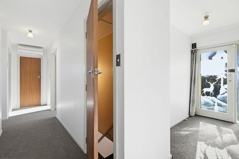 Photo of property in 31 Link Road, Newlands, Wellington, 6037