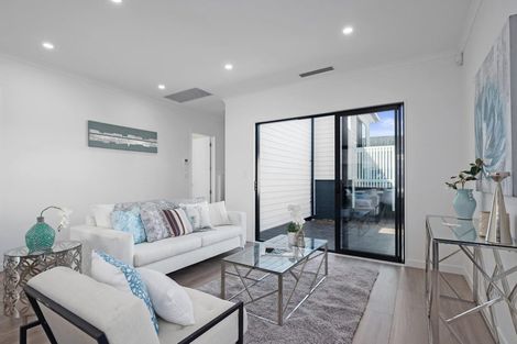 Photo of property in 52 Whakairo Crescent, Gulf Harbour, 0930