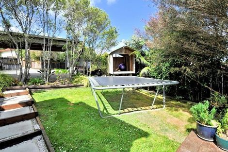 Photo of property in 20 Santiago Crescent, Unsworth Heights, Auckland, 0632