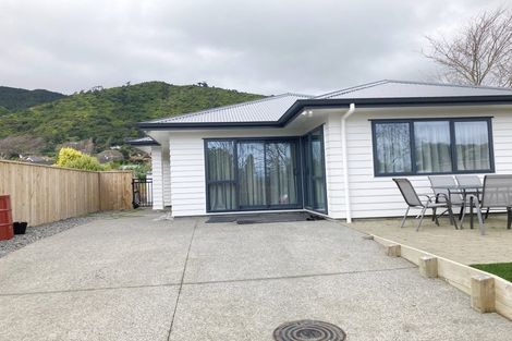 Photo of property in 16 Utauta Street, Waikanae, 5036