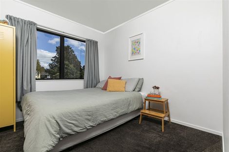 Photo of property in 1/10 Sevilla Place, Unsworth Heights, Auckland, 0632