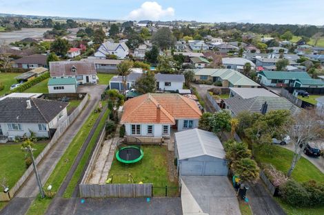 Photo of property in 8 Howden Street, Waiuku, 2123