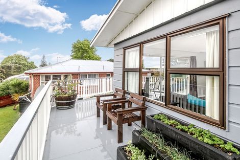 Photo of property in 44 Hartley Terrace, Massey, Auckland, 0614
