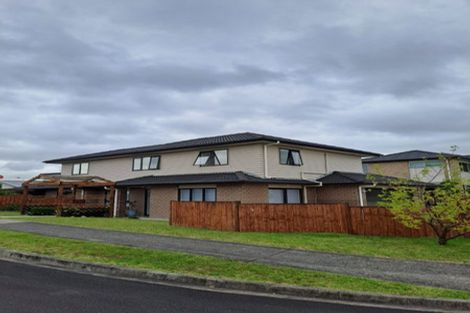 Photo of property in 2 Kirikiri Drive, Papakura, 2110