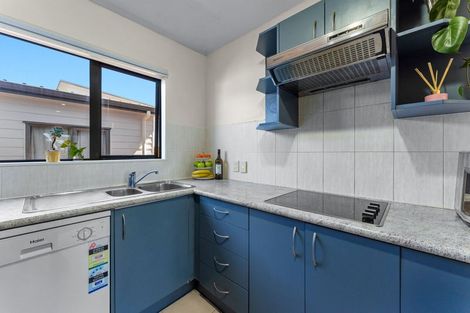 Photo of property in 4/3 Hulme Place, Henderson, Auckland, 0612