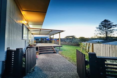 Photo of property in 1/77 Woodglen Road, Glen Eden, Auckland, 0602