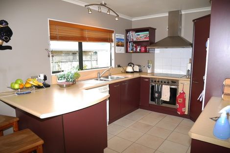 Photo of property in 71 Guildford Drive, Paraparaumu, 5032