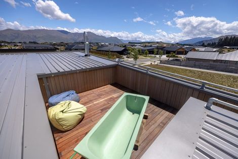 Photo of property in 6 Pounamu Avenue, Albert Town, Wanaka, 9305