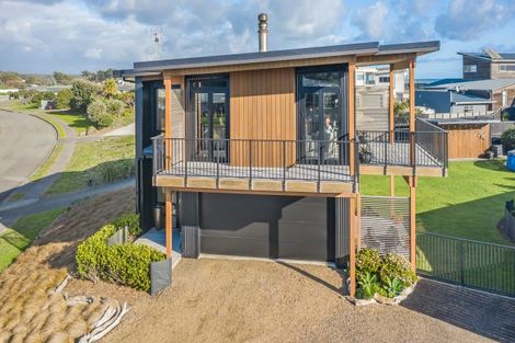 Photo of property in 61 Kent Avenue, Waitarere Beach, Levin, 5510