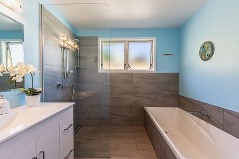Photo of property in 44 He Awa Crescent, Waikanae, 5036
