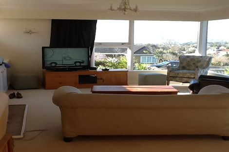 Photo of property in 95 Ocean View Road, Hillcrest, Auckland, 0627
