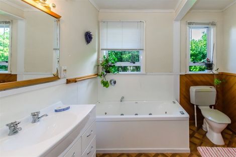 Photo of property in 15 Te Miti Street, Paekakariki, 5034