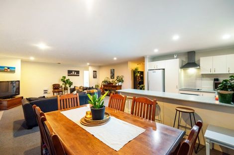 Photo of property in 15 Hercules Drive, Henderson, Auckland, 0612