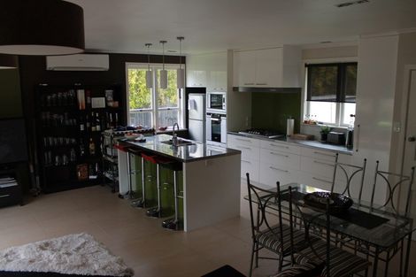 Photo of property in 43 Royal View Road, Te Atatu South, Auckland, 0610