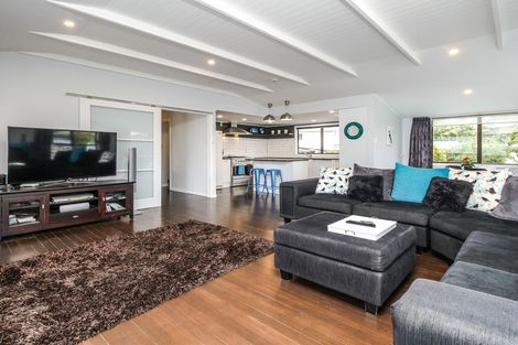 Photo of property in 44 Hartley Terrace, Massey, Auckland, 0614