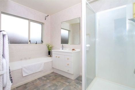 Photo of property in 89 Lakeside Drive, Orewa, 0931