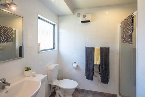 Photo of property in 18 Kotuku Drive, Paraparaumu Beach, Paraparaumu, 5032