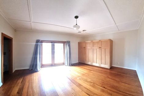 Photo of property in 122a Apu Crescent, Lyall Bay, Wellington, 6022