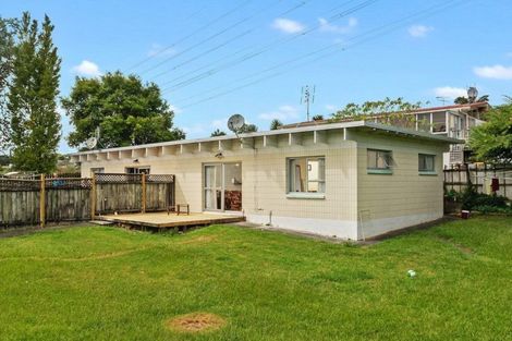 Photo of property in 2/21 Reynella Drive, Massey, Auckland, 0614