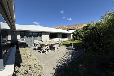 Photo of property in 18 Kelliher Drive, Wanaka, 9305