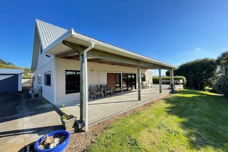 Photo of property in 2 Arthur Road, Paraite, New Plymouth, 4373